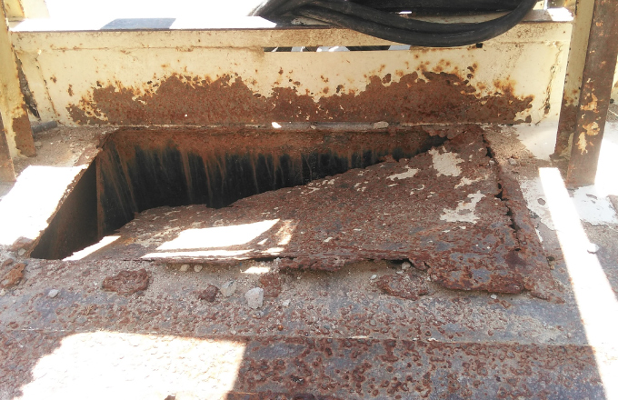 [写真]荷台修理