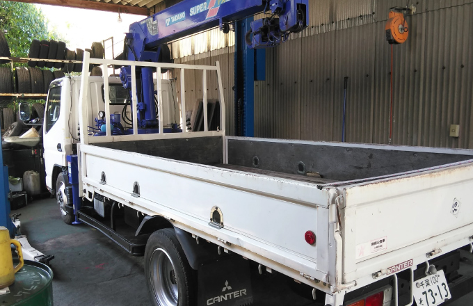 [写真]クレーンの修理